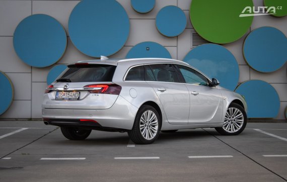 Opel Insignia ST 2.0 CDTI 170k Sports Tourer SW 4x4 AT6, 125kW / AJ NA SPLÁTKY / 2016 šedá