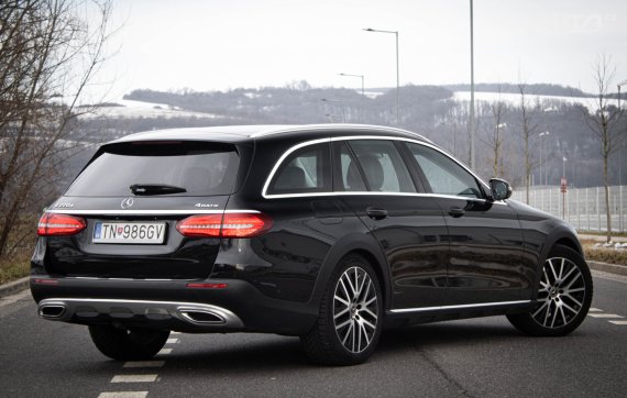 Mercedes-Benz E trieda All-Terrain 220d 4MATIC A/T 2019 černá