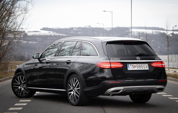Mercedes-Benz E trieda All-Terrain 220d 4MATIC A/T 2019 černá