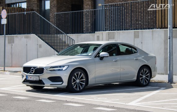 Volvo S60 B4 mHEV Plus Bright A/T 2022 šedá