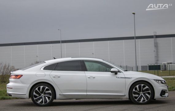 Volkswagen Arteon 2.0 TSI R-Line 4MOTION / DSG / 206kW / A7 / ZÁRUKA / AJ NA SPLÁTKY / PROTIÚČE 2018 bílá