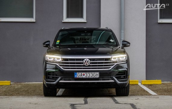 Volkswagen Touareg 3.0 V6 TDI SCR R-Line / AJ NA SPLÁTKY / PROTIÚČET / 2019 černá