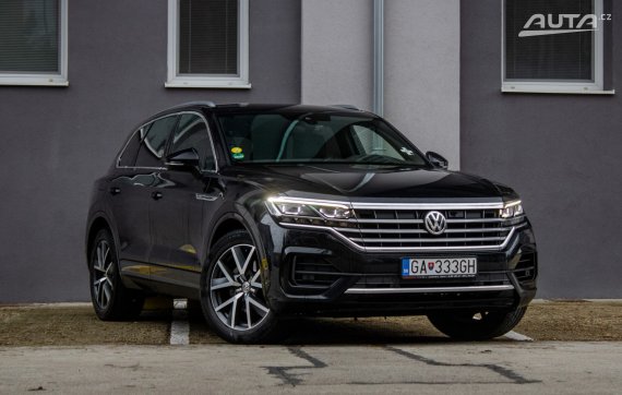 Volkswagen Touareg 3.0 V6 TDI SCR R-Line / AJ NA SPLÁTKY / PROTIÚČET / 2019 černá
