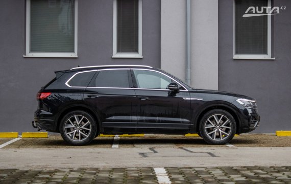 Volkswagen Touareg 3.0 V6 TDI SCR R-Line / AJ NA SPLÁTKY / PROTIÚČET / 2019 černá