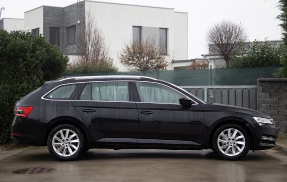 Škoda Superb Combi 2.0 TDI SCR Style DSG 2020 černá