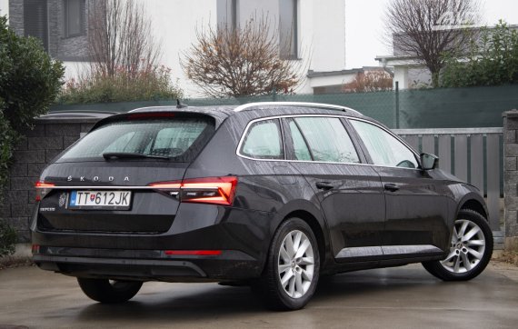 Škoda Superb Combi 2.0 TDI SCR Style DSG 2020 černá
