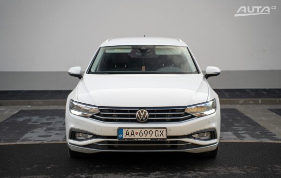 Volkswagen Passat Variant 2.0 TDi Evo Elegance 2021 bílá