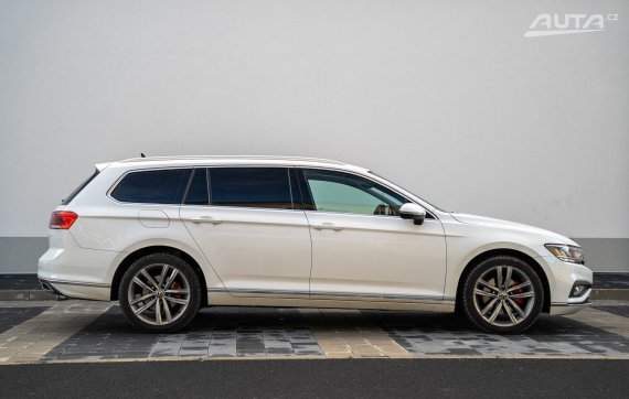 Volkswagen Passat Variant 2.0 TDi Evo Elegance 2021 bílá