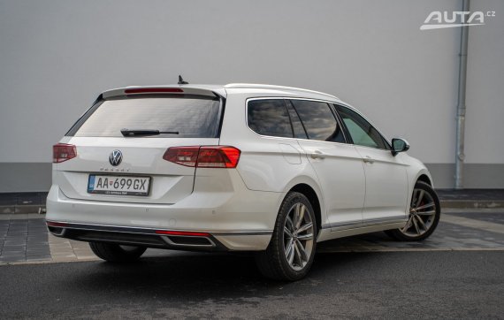 Volkswagen Passat Variant 2.0 TDi Evo Elegance 2021 bílá