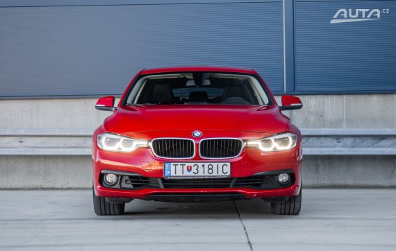 BMW Rad 3 Touring 320i xDrive  A/T / AJ NA SPLÁTKY / PROTIÚČET / 2016 červená