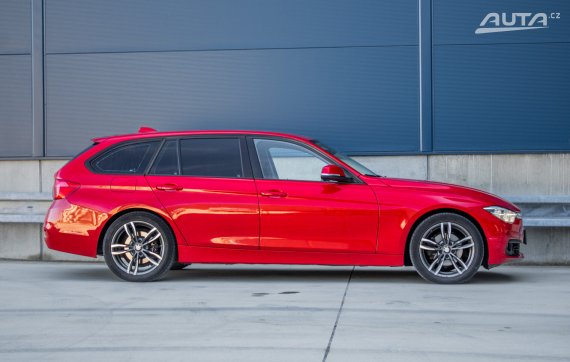 BMW Rad 3 Touring 320i xDrive  A/T / AJ NA SPLÁTKY / PROTIÚČET / 2016 červená
