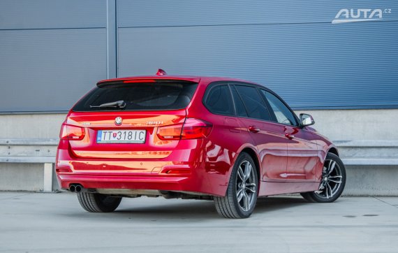 BMW Rad 3 Touring 320i xDrive  A/T / AJ NA SPLÁTKY / PROTIÚČET / 2016 červená
