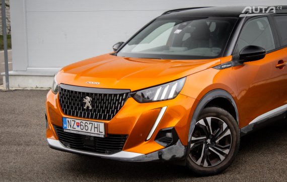Peugeot 2008 GT line 1.2 puretech 96kw MT/6 2020 / AJ NA SPLÁTKY / PROTIÚČET 2020 oranžová