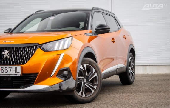 Peugeot 2008 GT line 1.2 puretech 96kw MT/6 2020 / AJ NA SPLÁTKY / PROTIÚČET 2020 oranžová
