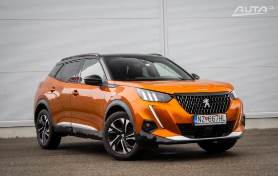 Peugeot 2008 GT line 1.2 puretech 96kw MT/6 2020 / AJ NA SPLÁTKY / PROTIÚČET 2020 oranžová