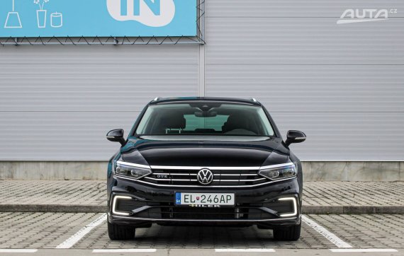 Volkswagen Passat Variant GTE 1.4 TSI DSG / AJ NA SPLÁTKY / PROTIÚČET / 2023 černá