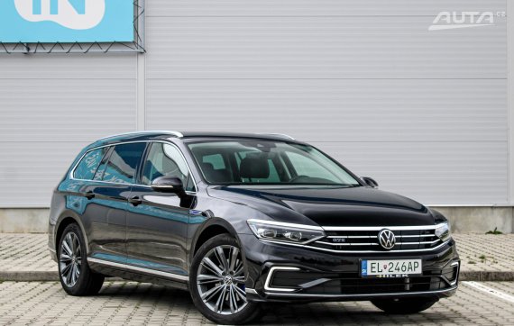Volkswagen Passat Variant GTE 1.4 TSI DSG / AJ NA SPLÁTKY / PROTIÚČET / 2023 černá