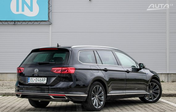 Volkswagen Passat Variant GTE 1.4 TSI DSG / AJ NA SPLÁTKY / PROTIÚČET / 2023 černá
