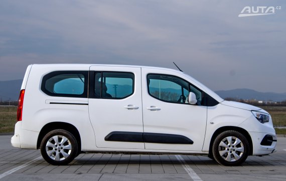 Opel Combo Life 1.2 Turbo Innovation XL / AJ NA SPLÁTKY / PROTIÚČET / 2019 bílá