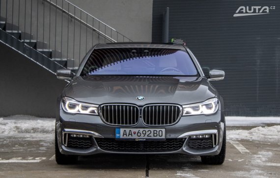 BMW Rad 7 730d xDrive A/T 2018 šedá