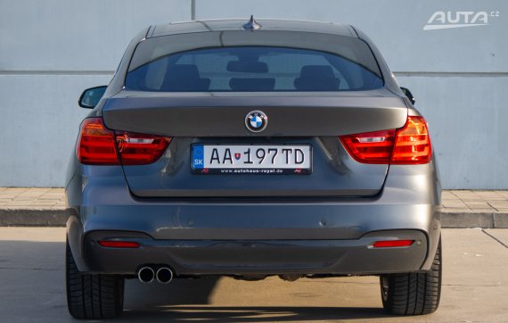 BMW Rad 3 330d xDrive M Sport A/T / AJ NA SPLÁTKY / PROTIÚČET 2015 šedá