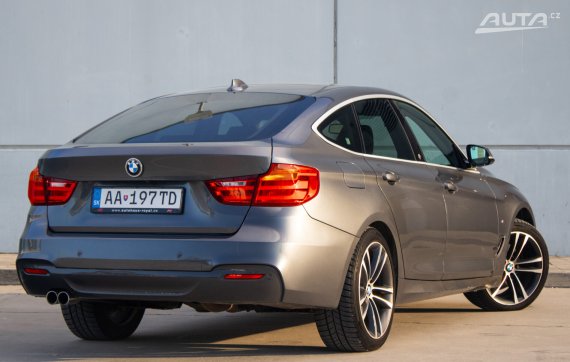 BMW Rad 3 330d xDrive M Sport A/T / AJ NA SPLÁTKY / PROTIÚČET 2015 šedá