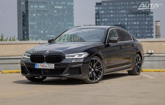 BMW Rad 5 520d mHEV xDrive A/T / DRUHÁ SADA R20 KOLIES / 2021 - hlavní pohled