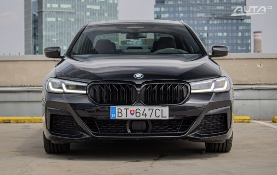 BMW Rad 5 520d mHEV xDrive A/T / DRUHÁ SADA R20 KOLIES / 2021 černá