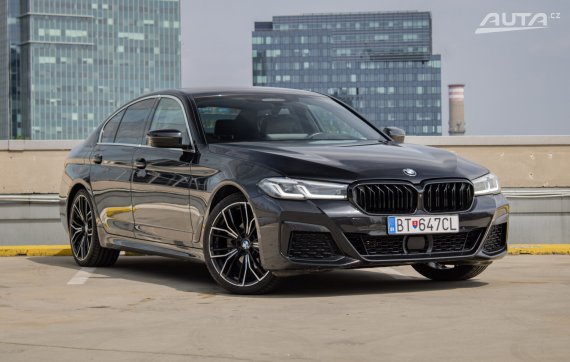 BMW Rad 5 520d mHEV xDrive A/T / DRUHÁ SADA R20 KOLIES / 2021 černá
