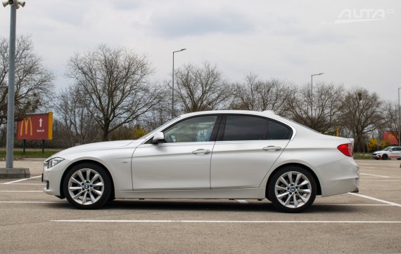 BMW Rad 3 318d A/T Modern Line /AJ NA SPLÁTKY / PROTIÚČET / 2014 bílá