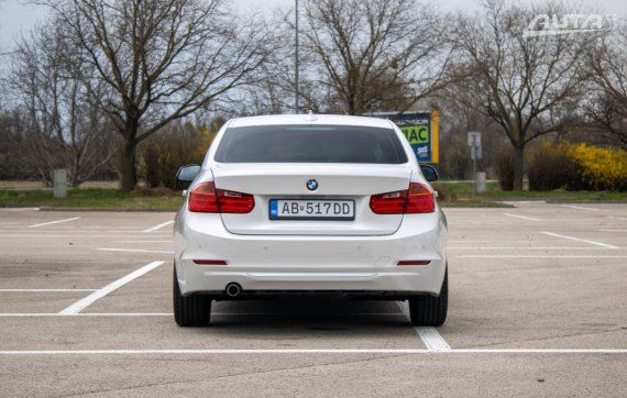 BMW Rad 3 318d A/T Modern Line /AJ NA SPLÁTKY / PROTIÚČET / 2014 bílá