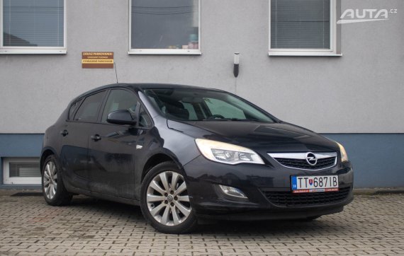 Opel Astra 1.4 Turbo 88kW 2012 / AJ NA SPLÁTKY / 2012 černá