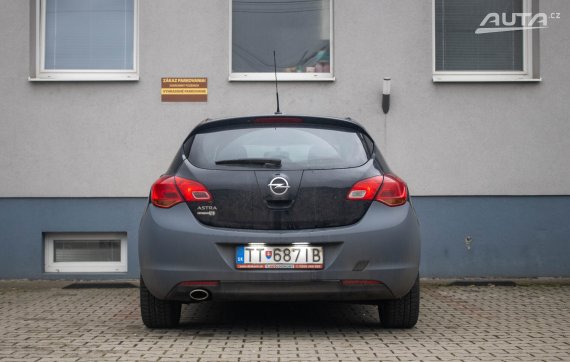 Opel Astra 1.4 Turbo 88kW 2012 / AJ NA SPLÁTKY / 2012 černá
