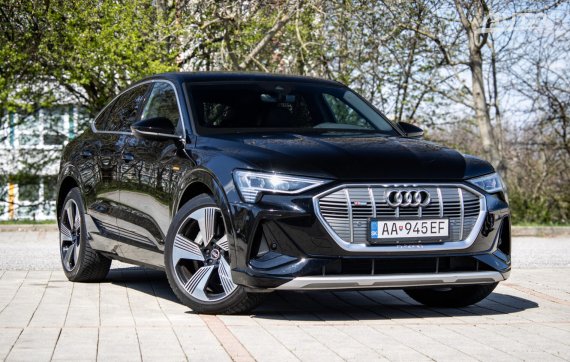 Audi E-tron Sportback 50 Quattro S-line 230kw 2021 / AJ NA SPLÁTKY / PROTIÚČET 2021 černá