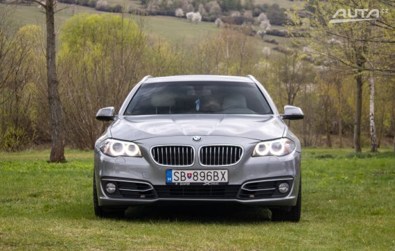 BMW Rad 5 Touring 530 xDrive Luxury / 190kW / A8 / AJ NA SPLÁTKY / PROTIÚČET 2014 šedá