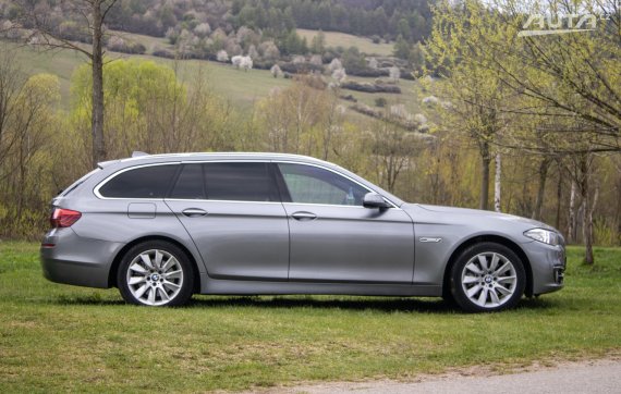 BMW Rad 5 Touring 530 xDrive Luxury / 190kW / A8 / AJ NA SPLÁTKY / PROTIÚČET 2014 šedá