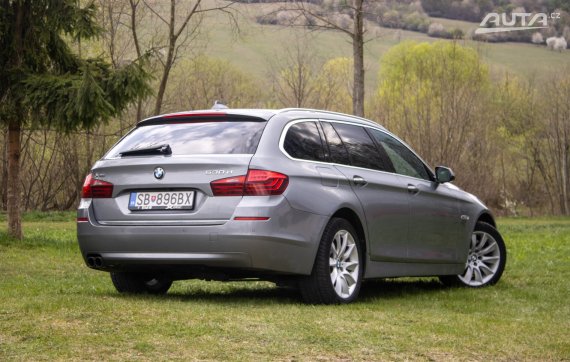 BMW Rad 5 Touring 530 xDrive Luxury / 190kW / A8 / AJ NA SPLÁTKY / PROTIÚČET 2014 šedá