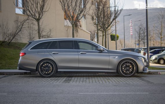 Mercedes-Benz E trieda Kombi Mercedes-AMG  63 4MATIC+ A/T, 420kW, A9 | Burmester | MULTIBEAM LE 2019 šedá