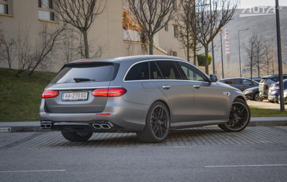Mercedes-Benz E trieda Kombi Mercedes-AMG  63 4MATIC+ A/T, 420kW, A9 | Burmester | MULTIBEAM LE 2019 šedá