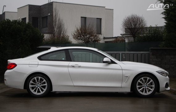 BMW Rad 4 Coupé 430i 185 kW A/T / AJ NA SPLÁTKY / PROTIÚČET / 2020 bílá