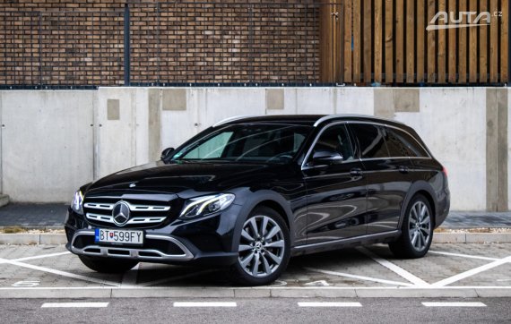 Mercedes-Benz E trieda All-Terrain 220 d 4MATIC / AJ NA SPLÁTKY / PROTIÚČET / 2017 - hlavní pohled