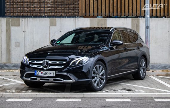 Mercedes-Benz E trieda All-Terrain 220 d 4MATIC / AJ NA SPLÁTKY / PROTIÚČET / 2017 černá
