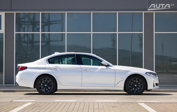 BMW Rad 5 530d mHEV xDRIVE 210kW AT8 / NA SPLÁTKY / NA PROTIÚČET 2020 bílá