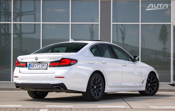 BMW Rad 5 530d mHEV xDRIVE 210kW AT8 / NA SPLÁTKY / NA PROTIÚČET 2020 bílá