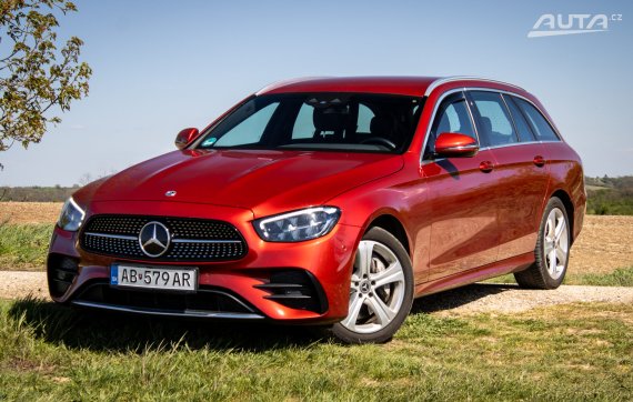Mercedes-Benz E300de AMG Line 143kw AT/9 2022 / AJ NA SPLÁTKY / PROTIÚČET 2022 - hlavní pohled