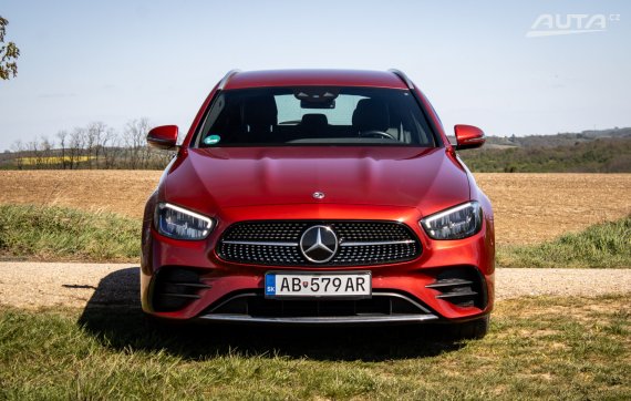 Mercedes-Benz E300de AMG Line 143kw AT/9 2022 / AJ NA SPLÁTKY / PROTIÚČET 2022 červená