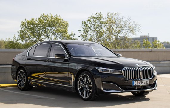 BMW Rad 7 745 Le Xdrive A/T8 210kW / ZÁRUKA / AJ NA SPLÁTKY / PROTIÚČET / 2019 černá