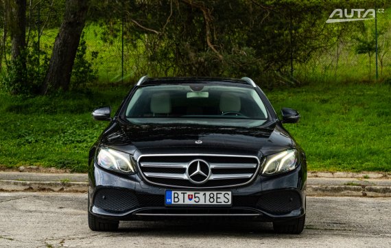 Mercedes-Benz E200d 110kW Avantgarde / Aj na splátky / Protiúčet / 2017 černá