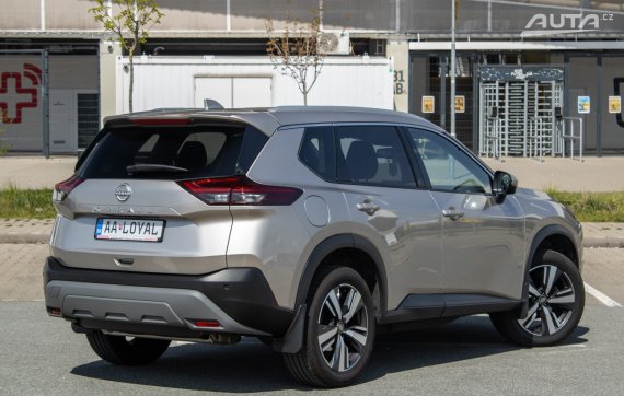 Nissan X-Trail 1.5 N-Connecta Xtronic CVT / 120kW / ZÁRUKA / AJ NA SPLÁTKY / PROTIÚČET 2024 stříbrná metalíza