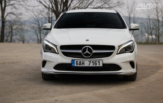 Mercedes-Benz CLA 180 2017 bílá